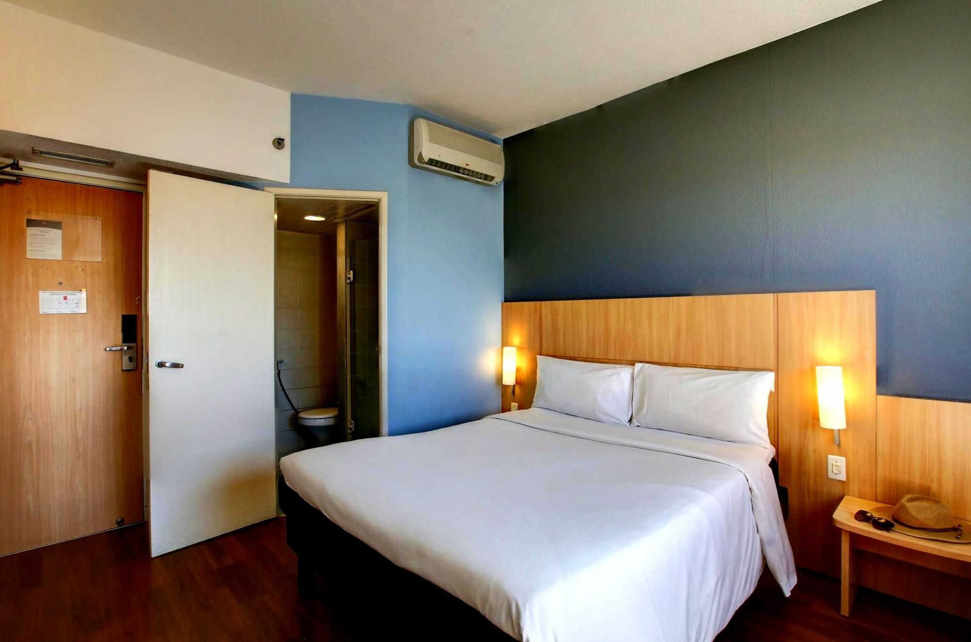 Ibis Vitoria Praia Do Canto Extérieur photo