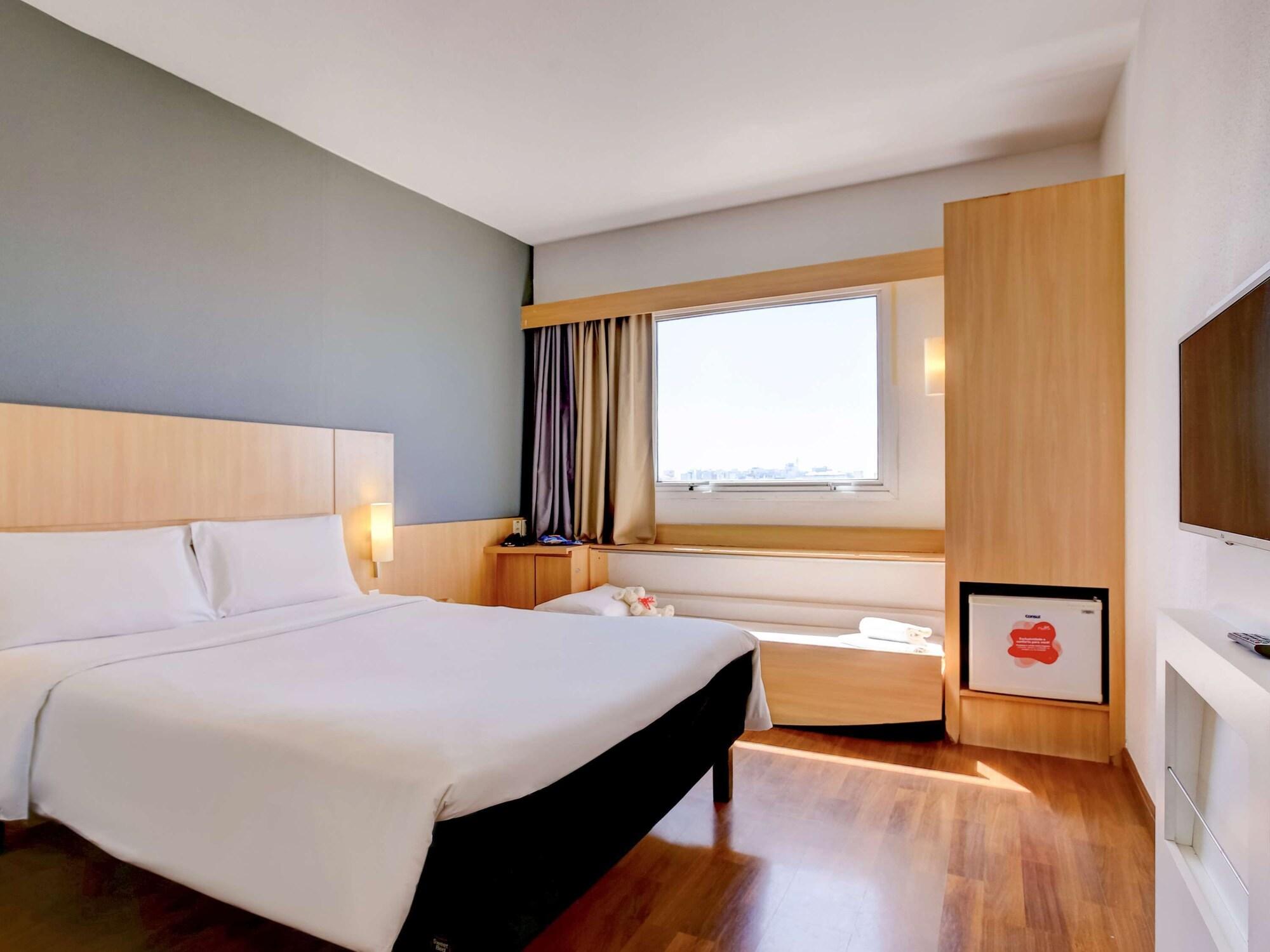 Ibis Vitoria Praia Do Canto Extérieur photo