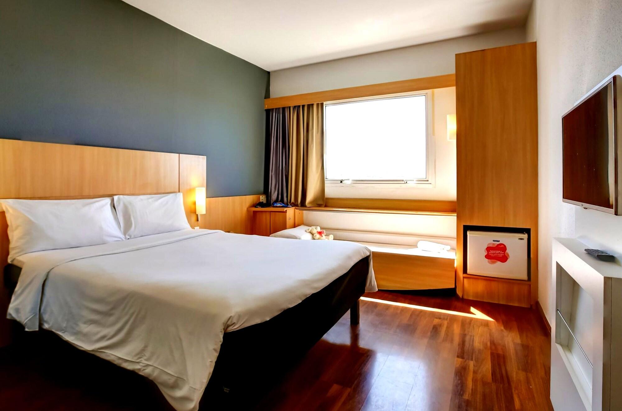 Ibis Vitoria Praia Do Canto Extérieur photo