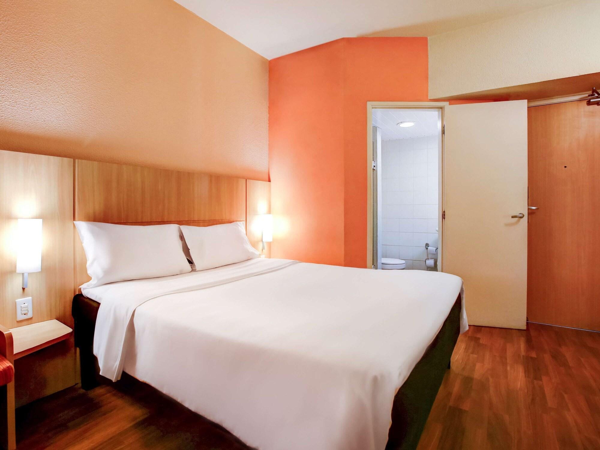 Ibis Vitoria Praia Do Canto Extérieur photo