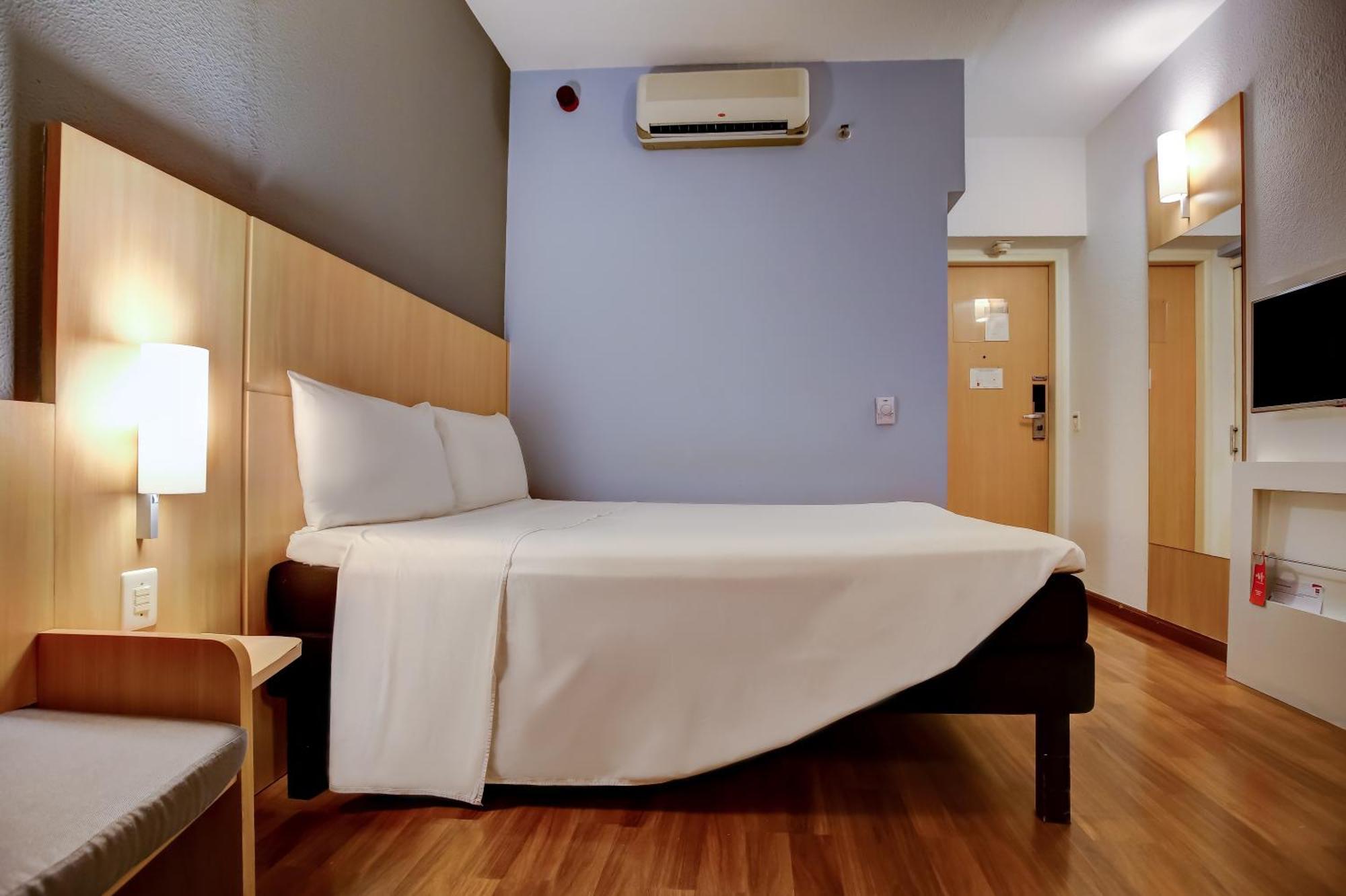 Ibis Vitoria Praia Do Canto Extérieur photo